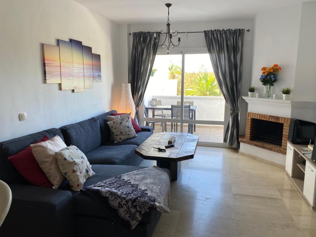 Bahia De Casares Apartment Estepona Bagian luar foto