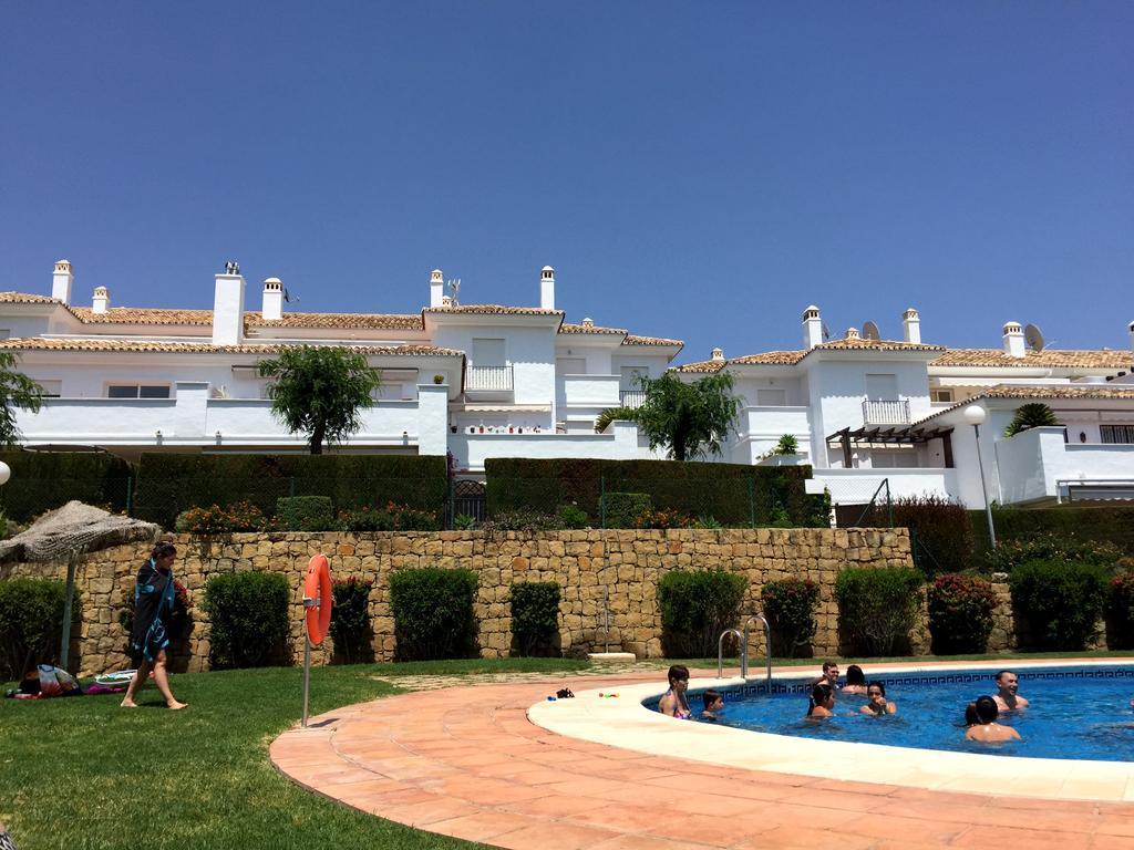 Bahia De Casares Apartment Estepona Bagian luar foto